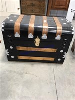 Wood and metal trunk w/ tray