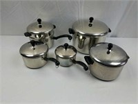 11 piece cookware set made by Farberware
