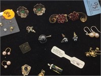 TRAY LOT OF VINTAGE EARRINGS, SOME STERLING