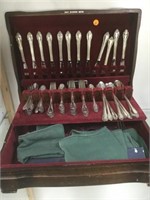 ROGERS BROTHERS SILVERPLATED FLATWEAR SET
