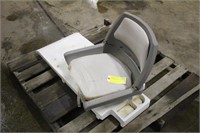 Otter Fish House Seat, Fits Lodge Or Magnum Ice