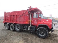 Mack DM600K Dump Truck,