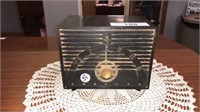 VINTAGE EMERSON RADIO, US WIRED, POWERS ON