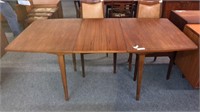 MID CENTURY DINING TABLE WITH 1 LEAF