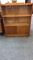 MID CENTURY BOOKCASE-DISPLAY, WITH SLIDING GLASS