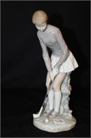 Lladro "Lady Golfer Putting" I 27 N Figurine