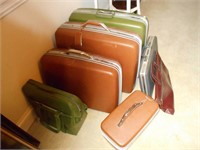 7 Piece Luggage Sets Assorted Sizes and Colors