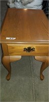Oak End Table w/Single Drawer