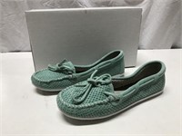 NEW Minnetonka Mint Shoes 6050