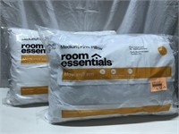 NEW 2 Medium/Firm Pillows 9B