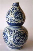 Chinese blue & white dragon vase,