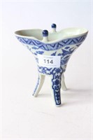 Blue & white tripod Jui cup stand, body