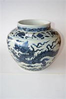 Chinese blue and white 'Dragon' jar,