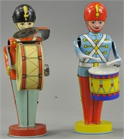 TWO CHEIN DRUMMING SOLDIER BOYS