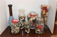 SELECTION OF BUTTONS, WOODEN SPOOLS AND MORE