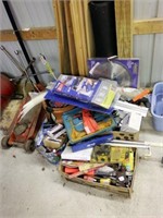 Miscellaneous tool lot: saw blades, hand tools,