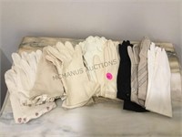 11 PAIRS ASSORTED CLOTH VINTAGE GLOVES