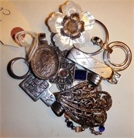 Bag of silver and costume jewelry to include: