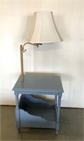 Vintage Side Table With Lamp