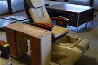 PEDICURE SPA  MASSAGE CHAIR & NAIL TABLE.