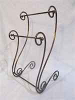 Small towel rack for hand towels