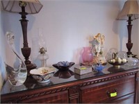 Nineteen Assorted Table Articles: Lamp, Figurines,