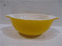Yellow Pyrex bowl