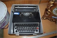 Vtg Montgomery Ward Escort 777 Typewriter