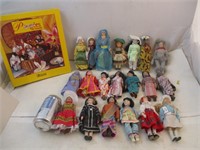 Une quinzaine de poupées du Monde