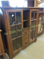 Fantastic Shaker Style Oak Bookcase with Center