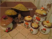 BL- 6 lidded mushroom canisters, 2 without lids,