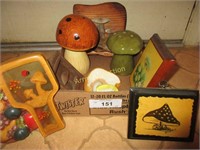 BL- Mushroom figurines and plaques