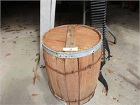 Oak barrel with lid