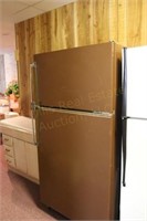 Amana Refrigerator (*Top Freezer)
