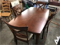 Dinner table and four chairs. Excellent condition
