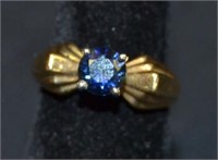 14K Gold Lady's Ring With Saphire