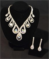 Fashion Collar Necklace With Matching Earrings