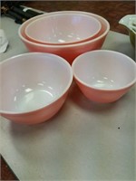 Pyrex bowls set