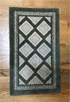 Beautiful plush area rug with diamond design