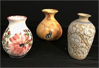 Lot of 3 vases.