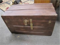 Antique wood trunk 36x17x20.5 (1 handle is broken)