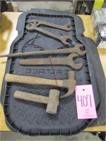 2 floor mats, 4 vintage wrenches, 2 hammers