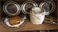 Shelf lot with 3 collector plates, 2 wood boxes,