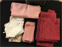 Lot of assorted table linens