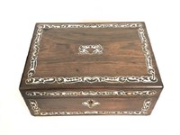 Beautiful vintage wooden keepsake box