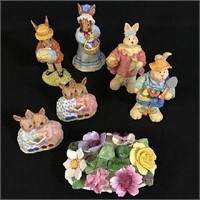 Assorted lot of decorative Easter items.