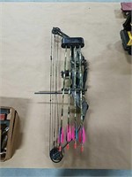 Carbon extreme bow with 4 arrows