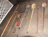 Flat head shovels, spade shovels, pitch fork,