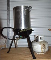 Propane burner, frying pot and propane tank