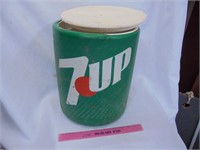 Vintage rounds 7 UP cooler